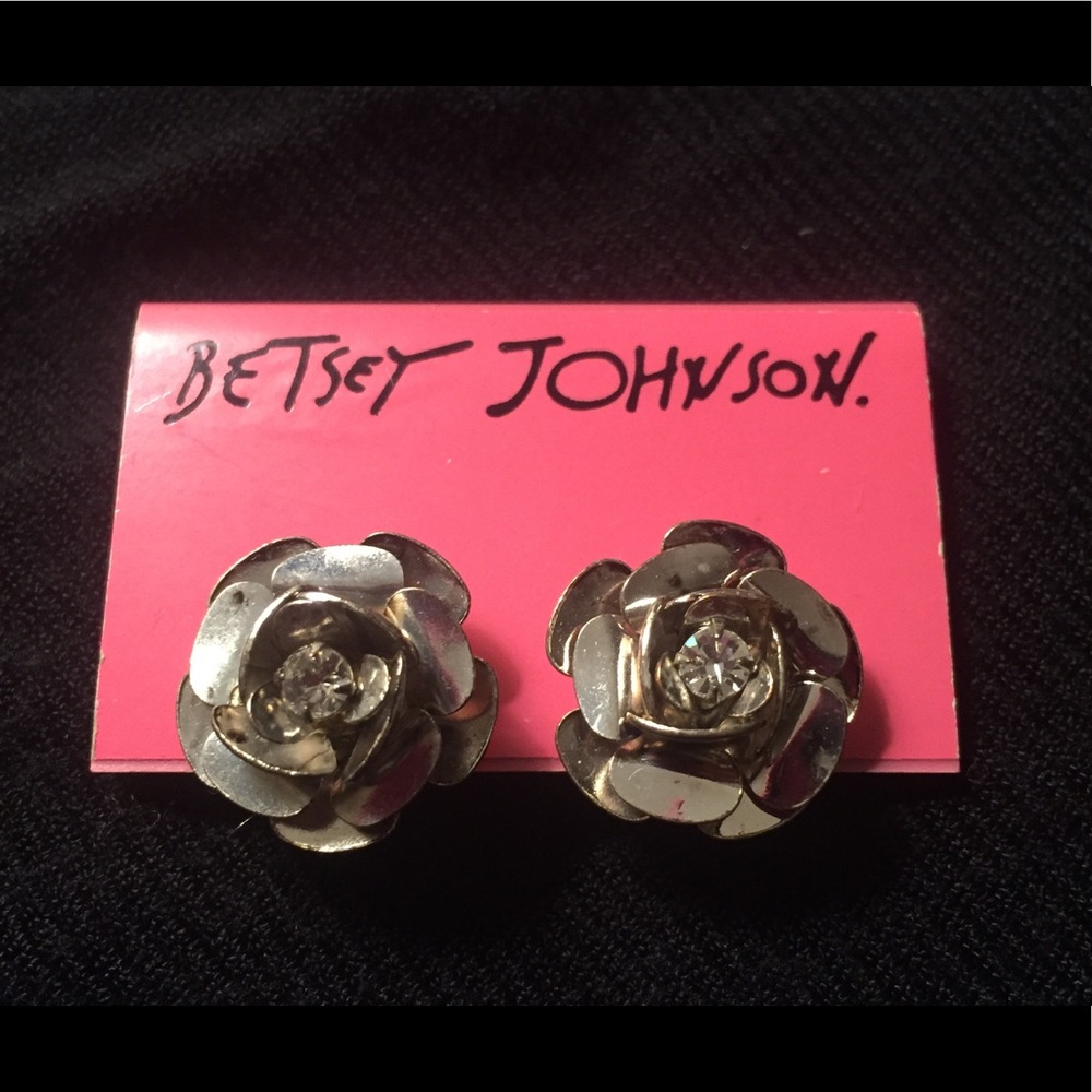 Flower stud earrings 🌸🌸🌸